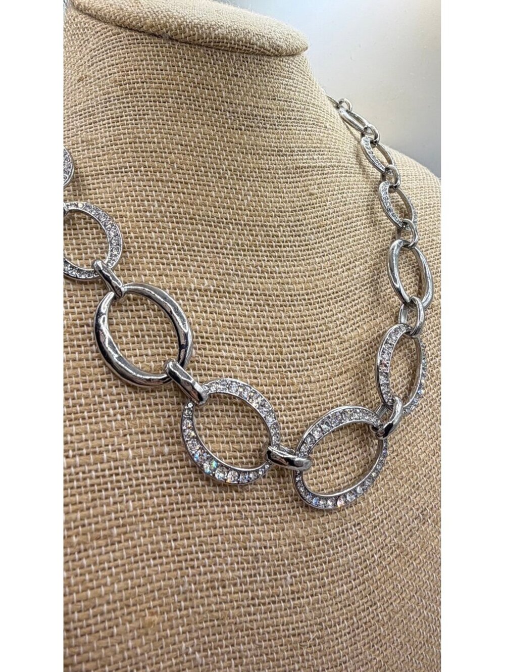 Gorgeous Oval Link Alternating Crystal Necklace
